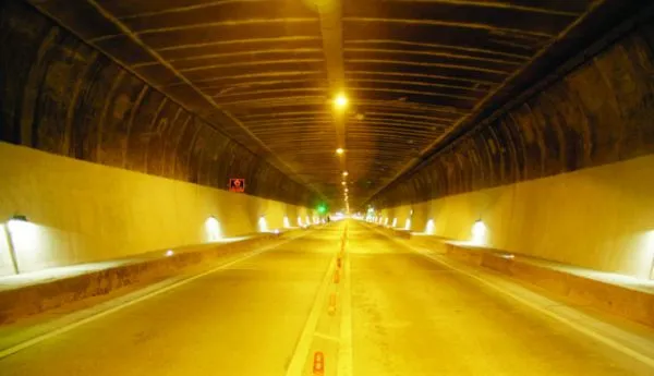 chenani nashri tunnel-Envoys