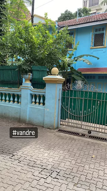 Two walks in Vandre (Bandra). 25 years and a chhole bhature apart.