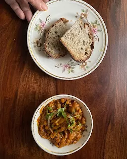 Ghoogni: How to spell love in Bengali