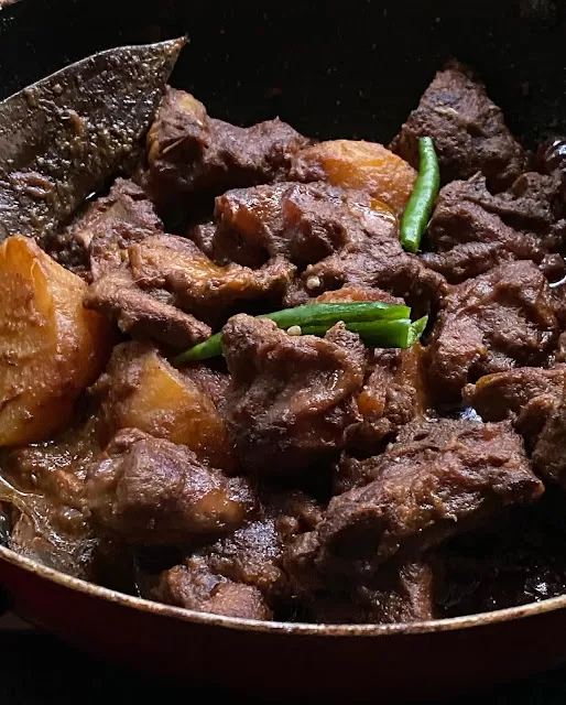 What happens to house parties in the era of quiet quitting? Connecting faces through food.
