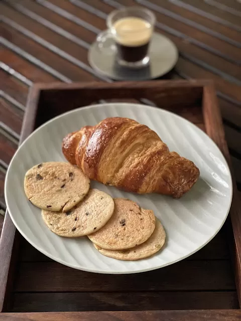 Monday morning staycation breakfast daydreams at home