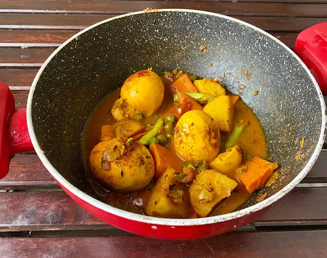 Recipe for deemer jhol. The ever dependable Bengali egg curry.