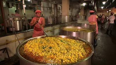 Nat Geo India presents Mega Kitchens