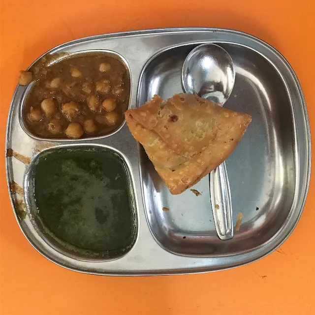 A samosa for a very naughty boy: Punjabi Moti Halwai Karachiwala