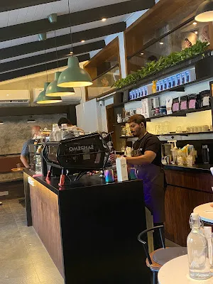 Busy Buzzy Bandra ….Boojee Cafe