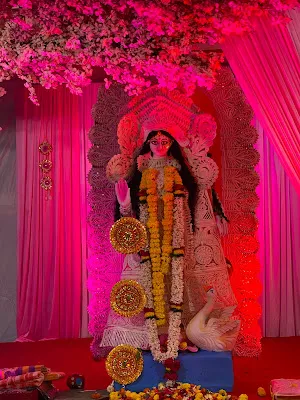 A migraine, the goddess & bhoger khichuri. Bandra Saraswati Pujo, 2023.