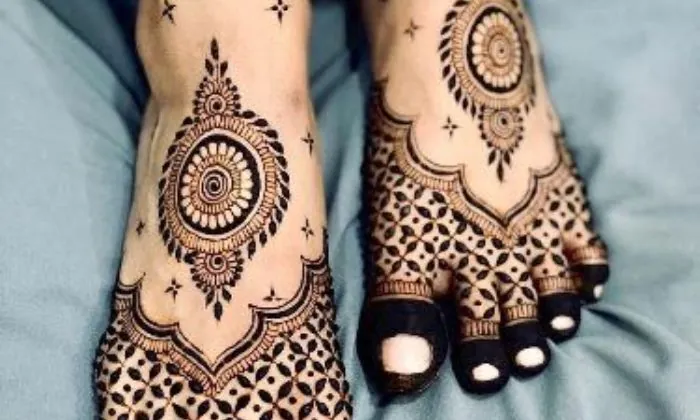 Modern Geometric Foot Mehndi Design Modern Geometric Foot Mehndi Design