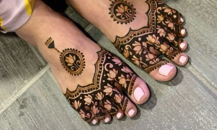 Floral Arabic Foot Mehndi Design Floral Arabic Foot Mehndi Design