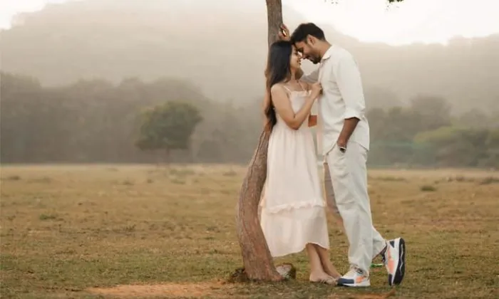 Pre Wedding Photoshoot Idfeas in Garden