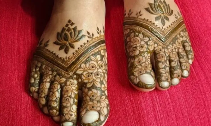 Elegant Traditional Foot Mehndi Design Elegant Traditional Foot Mehndi Design