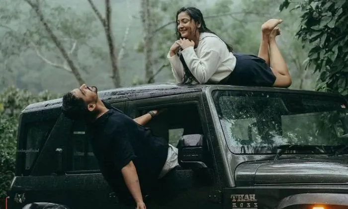 Pre Wedding Photoshoot Ideas in Rain