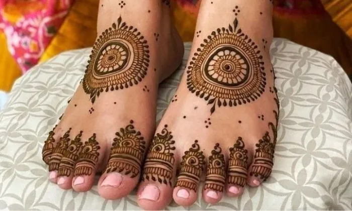 Floral Vine Foot Mehndi Design Floral Vine Foot Mehndi Design