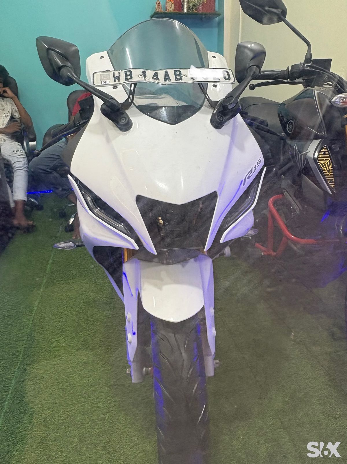 Yamaha R15 V4 racing-blue-intensity-white-vivid-magenta-metallic Used bikes in Brand-yamaha