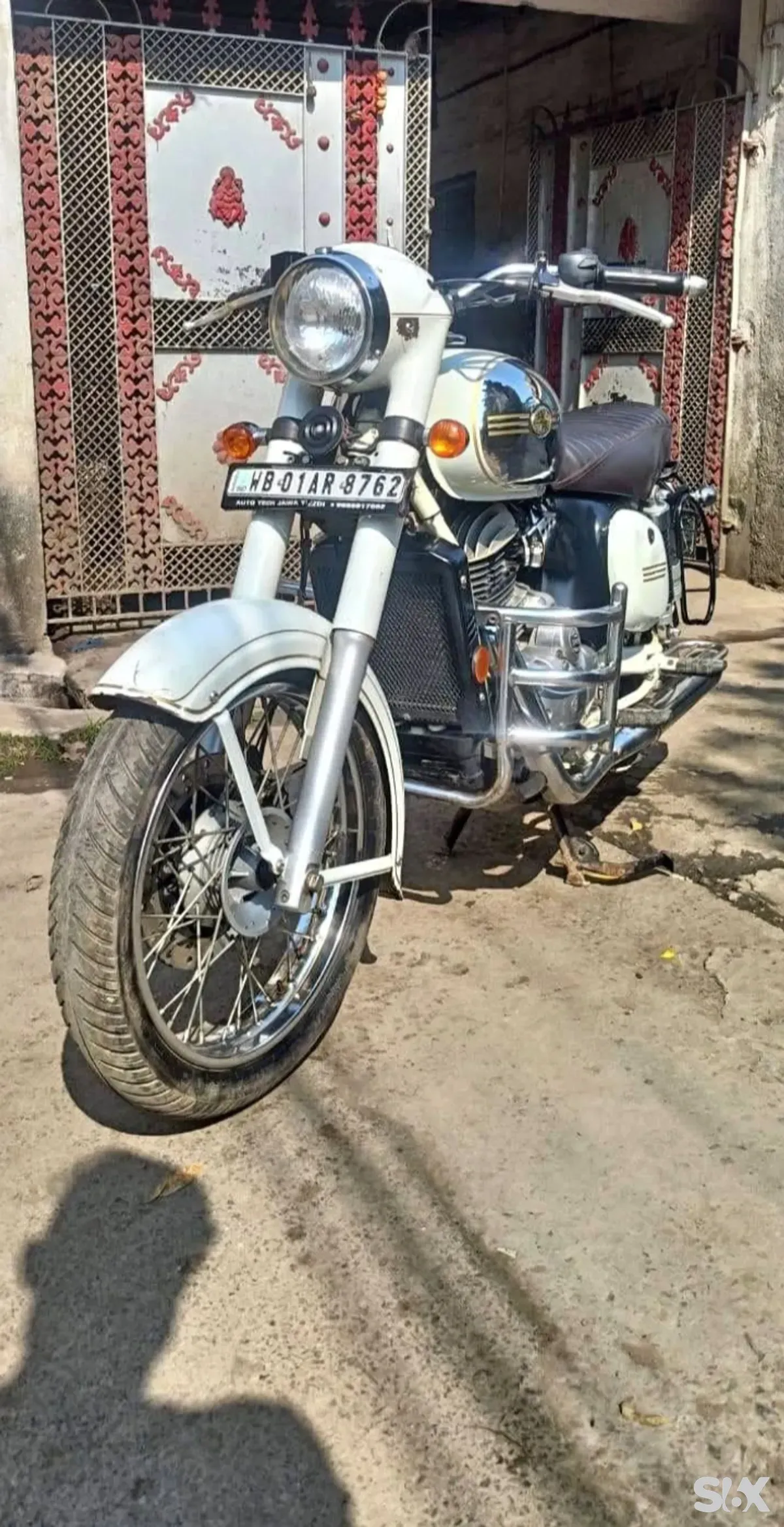 Jawa 42 2-channel-spoke-vega-white Used bikes in Brand-jawa