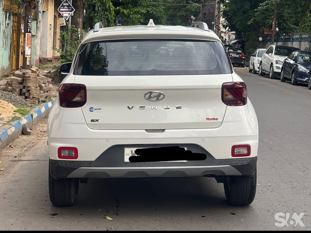 Hyundai Venue 10-s-turbo-dct Used cars in Model-venue
