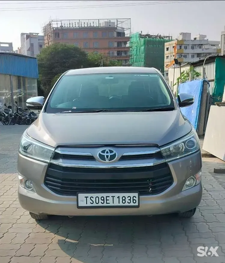 Toyota Innova Crysta 24-v-7-str Used cars in Under-75-lakh